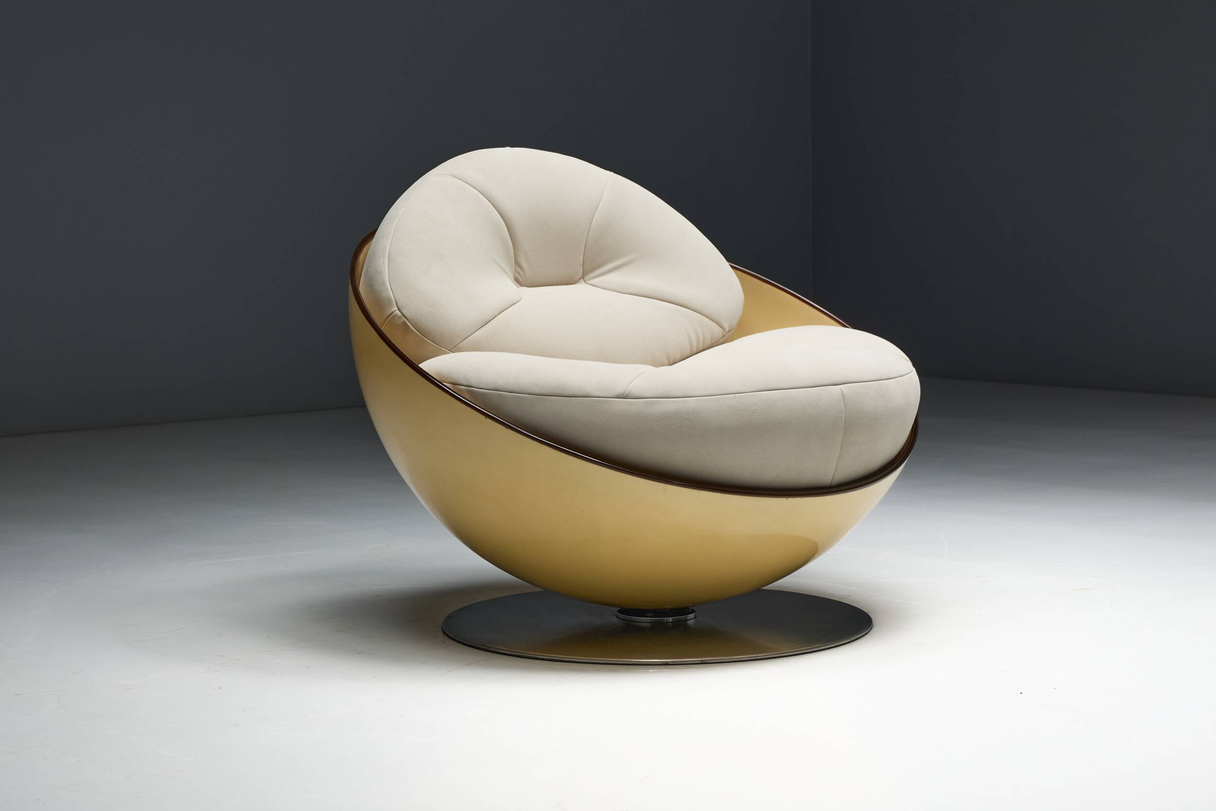 Esfera lounge chairs by Ricardo Fasanello, Brazil, late 1960s