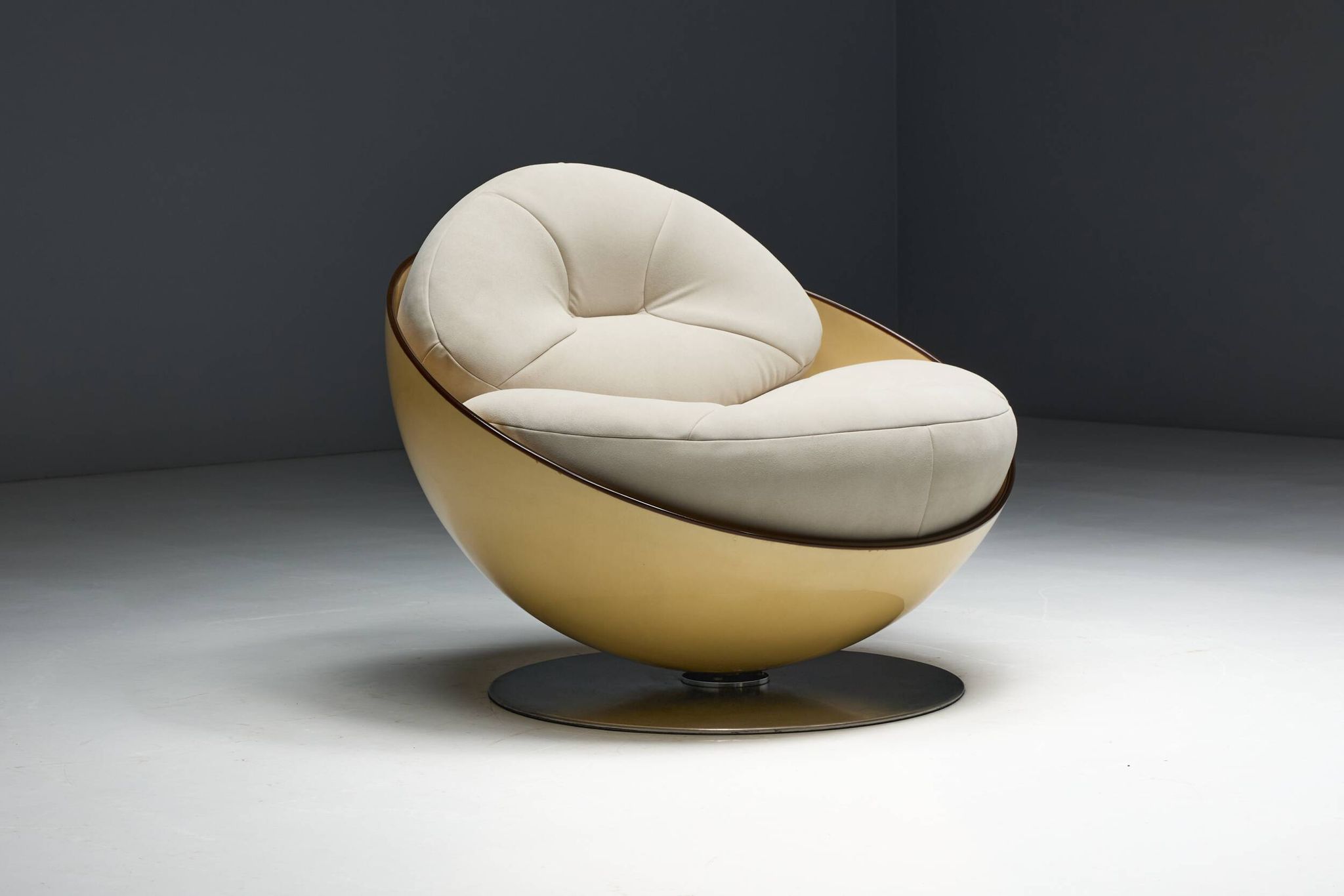 Esfera lounge chairs by Ricardo Fasanello, Brazil, late 1960s