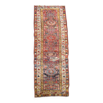 Un rare tapis persan antique KARADAGH Tapis de couloir, mprégné d'une grâce et d'une élégance tribal