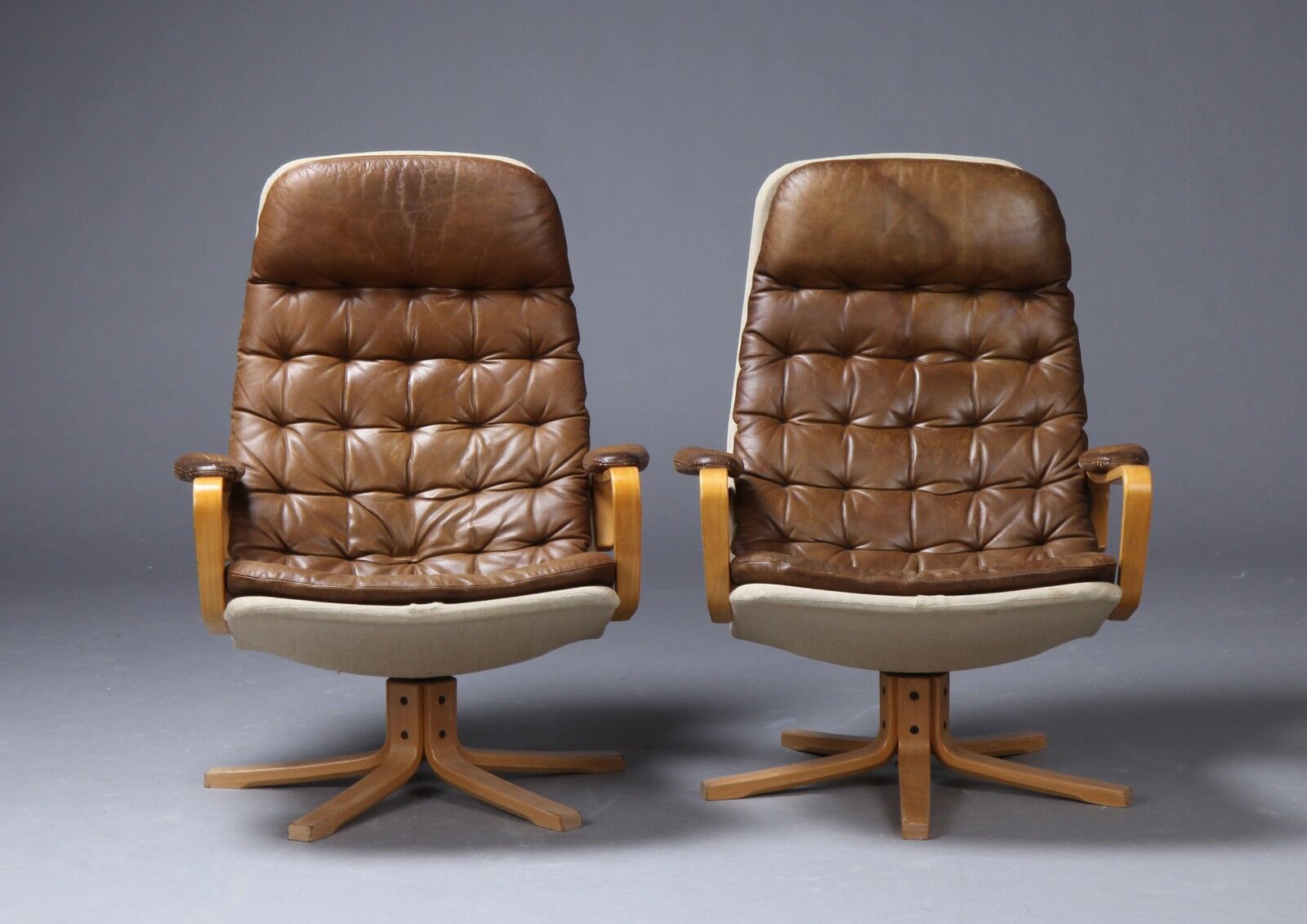 Sam Larsson for DUX. And by lænestole, model Mona