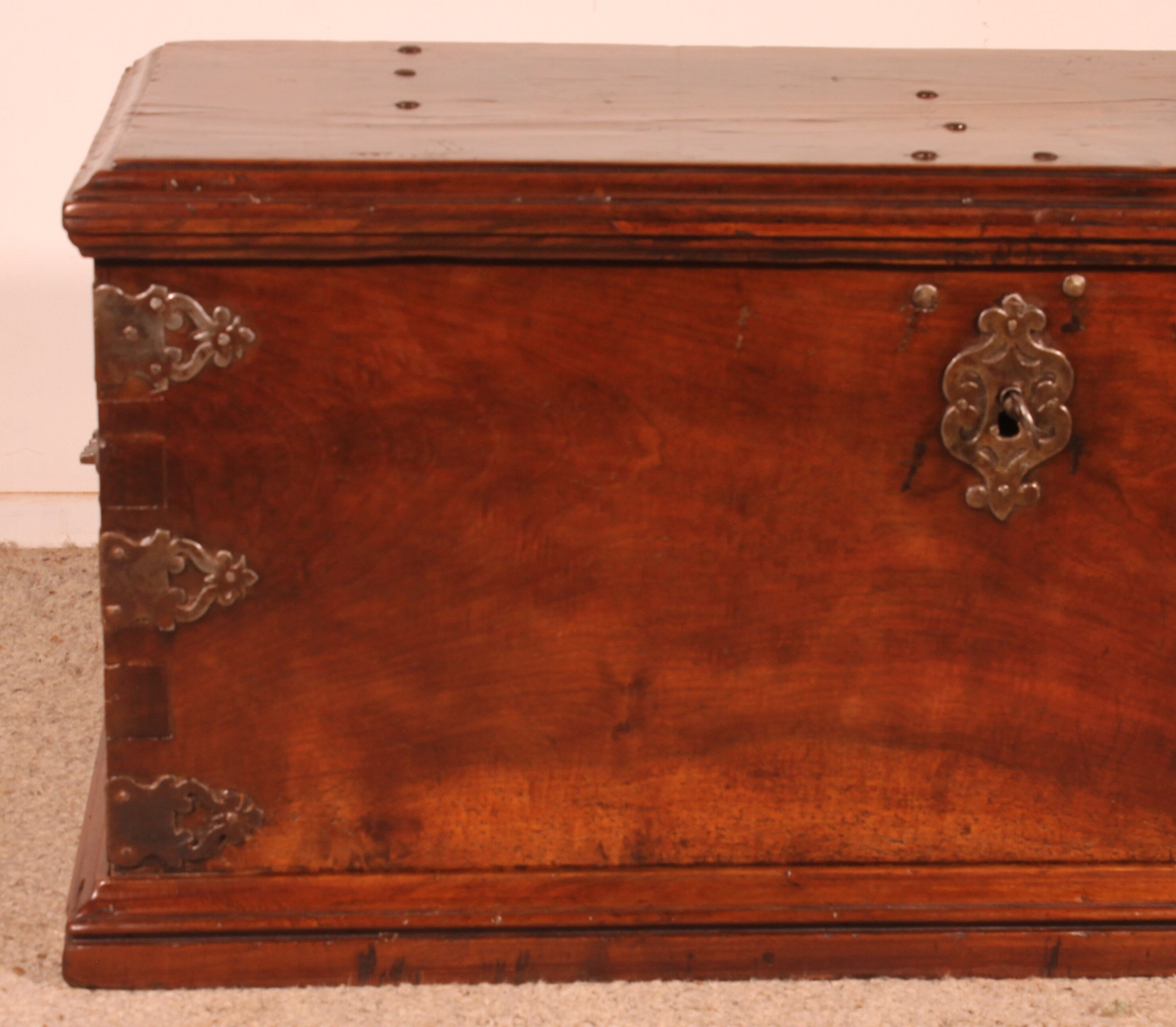 Spanish Renaissance chest in walnut - 16th century