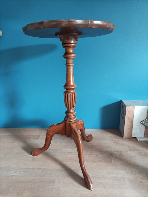 Wooden pedestal table