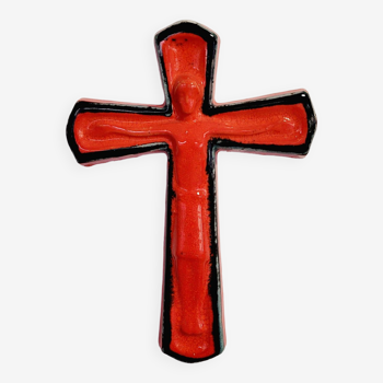 Croix en céramique rouge