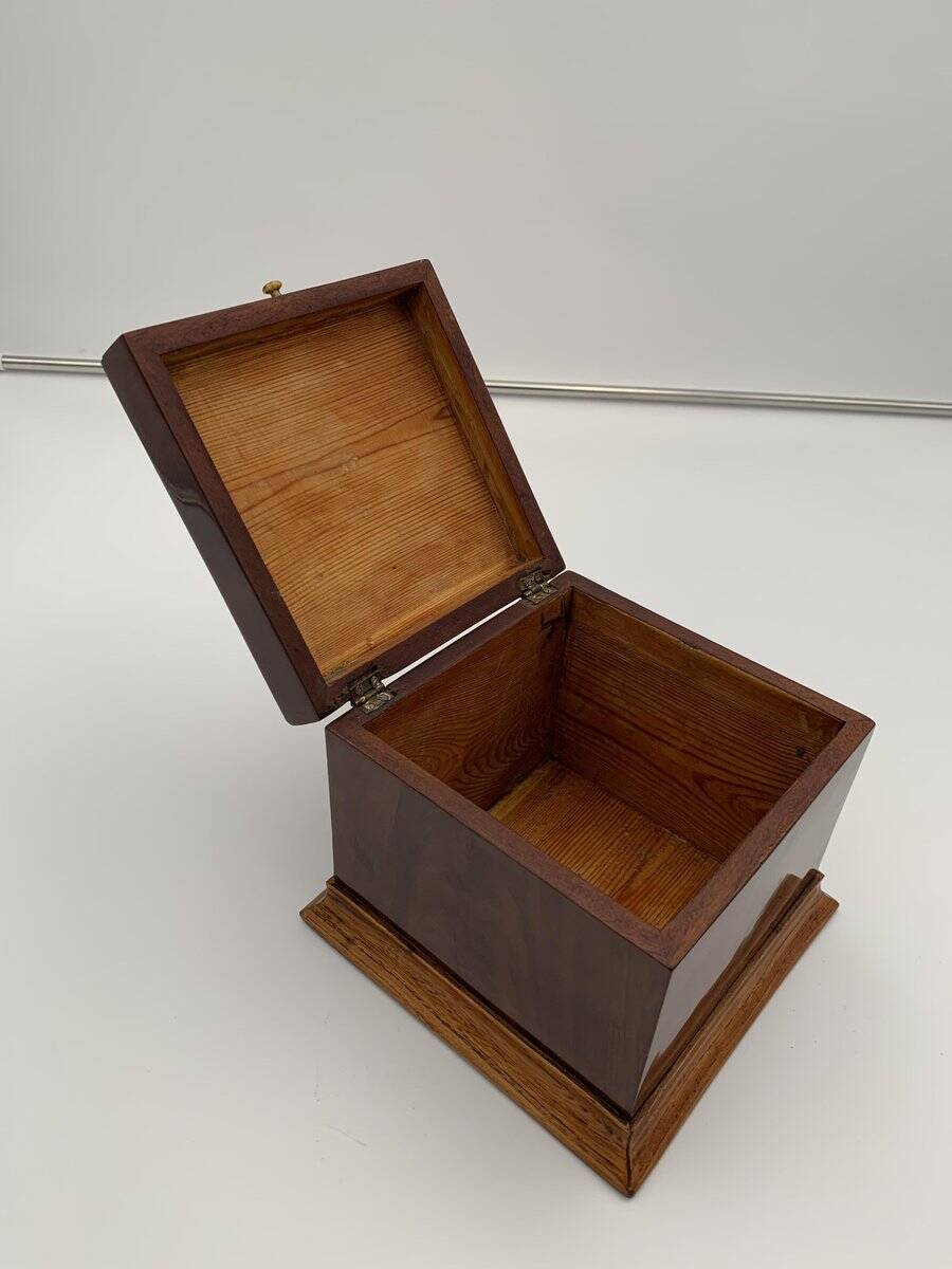 Biedermeier Cubic Box in Mahogany and Maple, Austria, 1840s