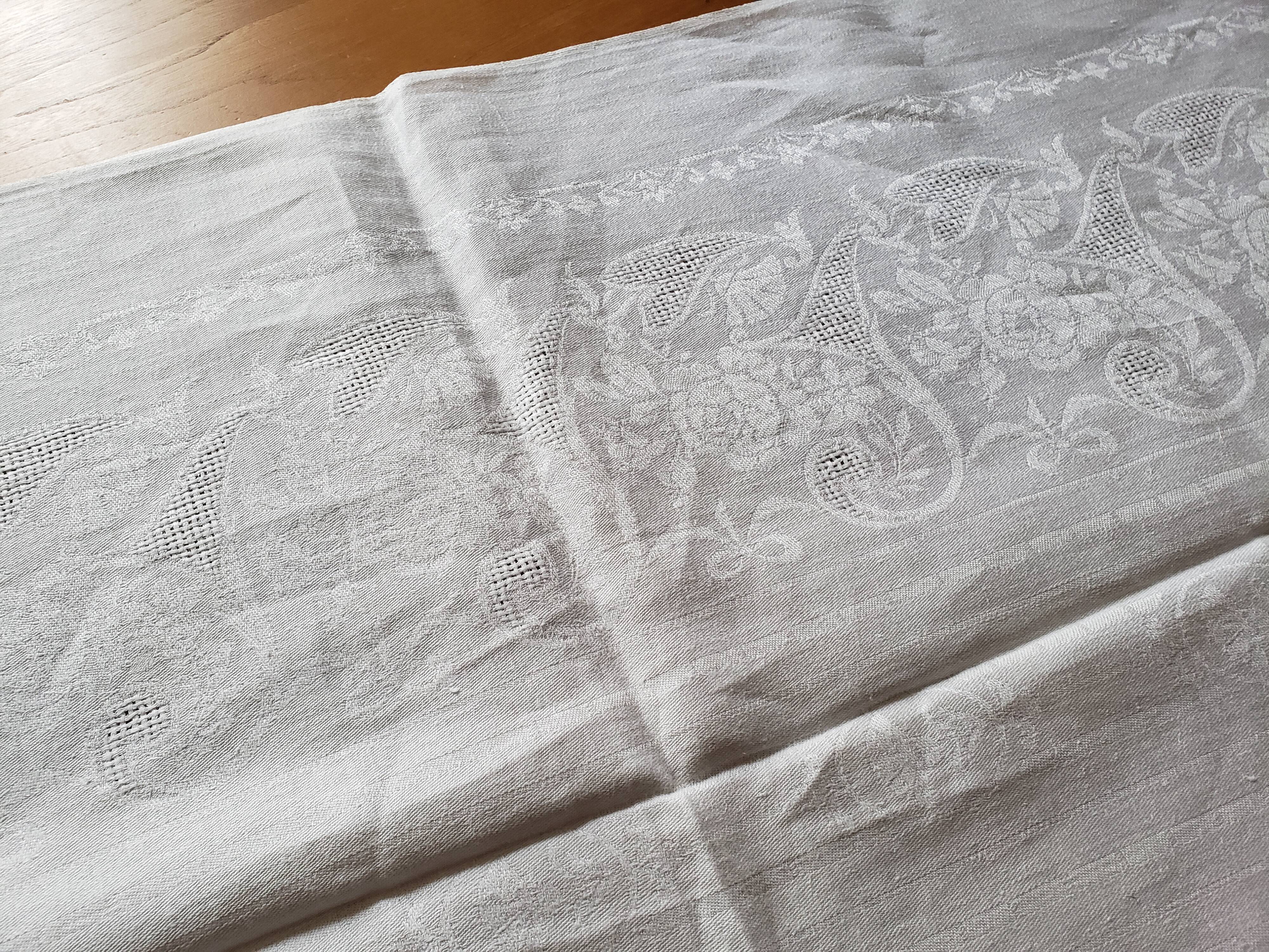 Nappe ancienne damassée + 12 serviettes