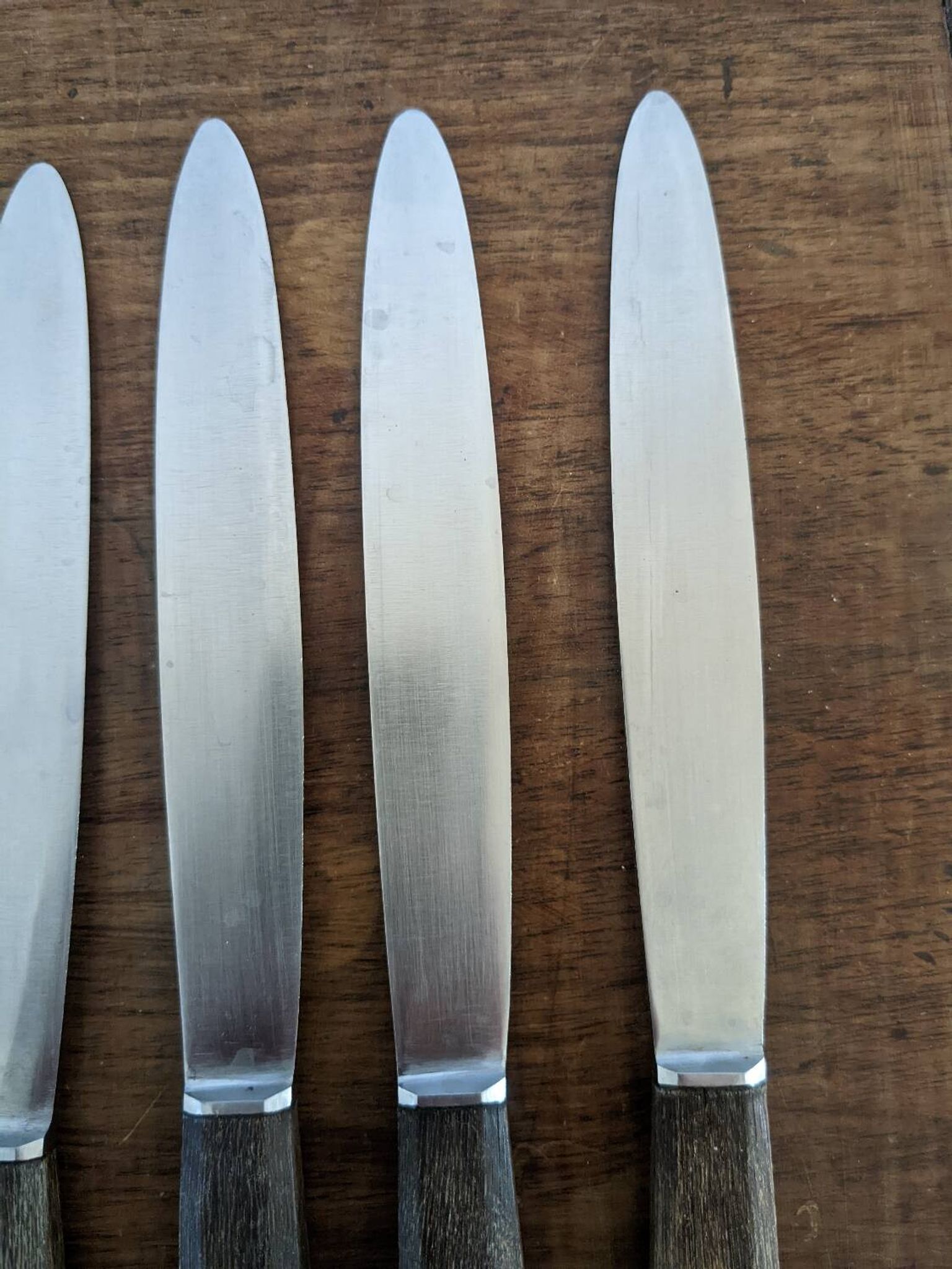 Ensemble de 12 couteaux manches en corne