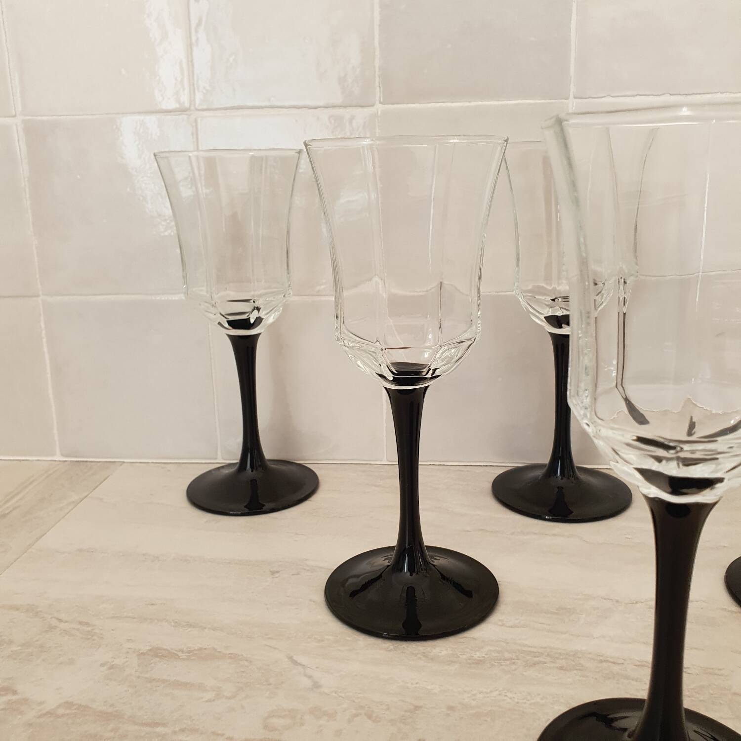 6 Octime octagonal black-footed wine glasses
