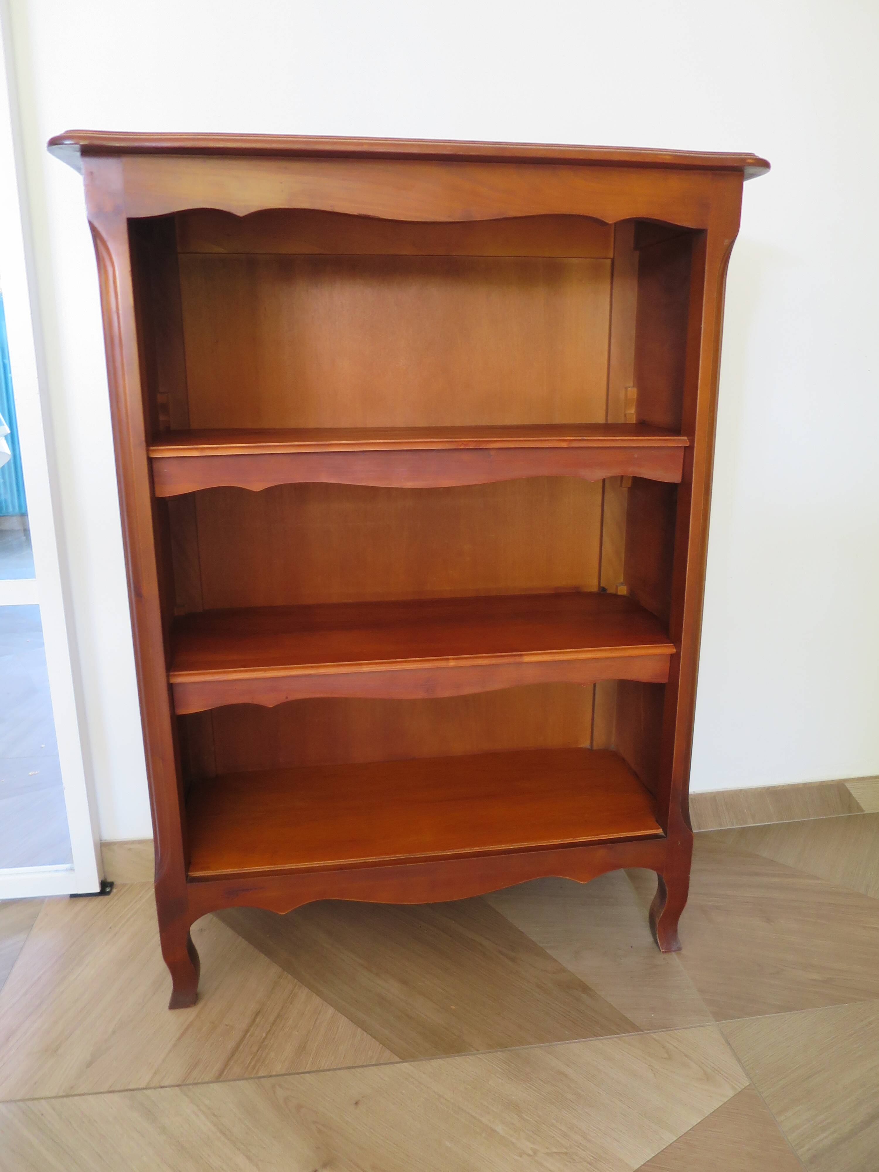 Beau bibus en merisier - 3 niveaux -Tablettes ajustables -Style Louis XV