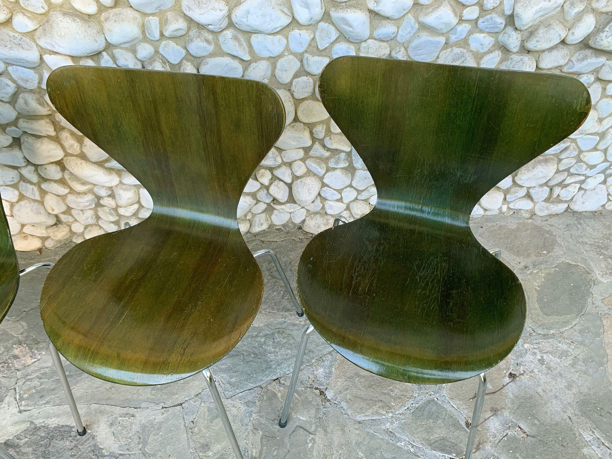 Suite of 4 chairs 3107 olive color, series 7 Arne Jacobsen for Fritz Hansen 1978