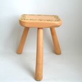 Tripod milking stool