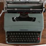 Olivetti lettera 32 typewriter