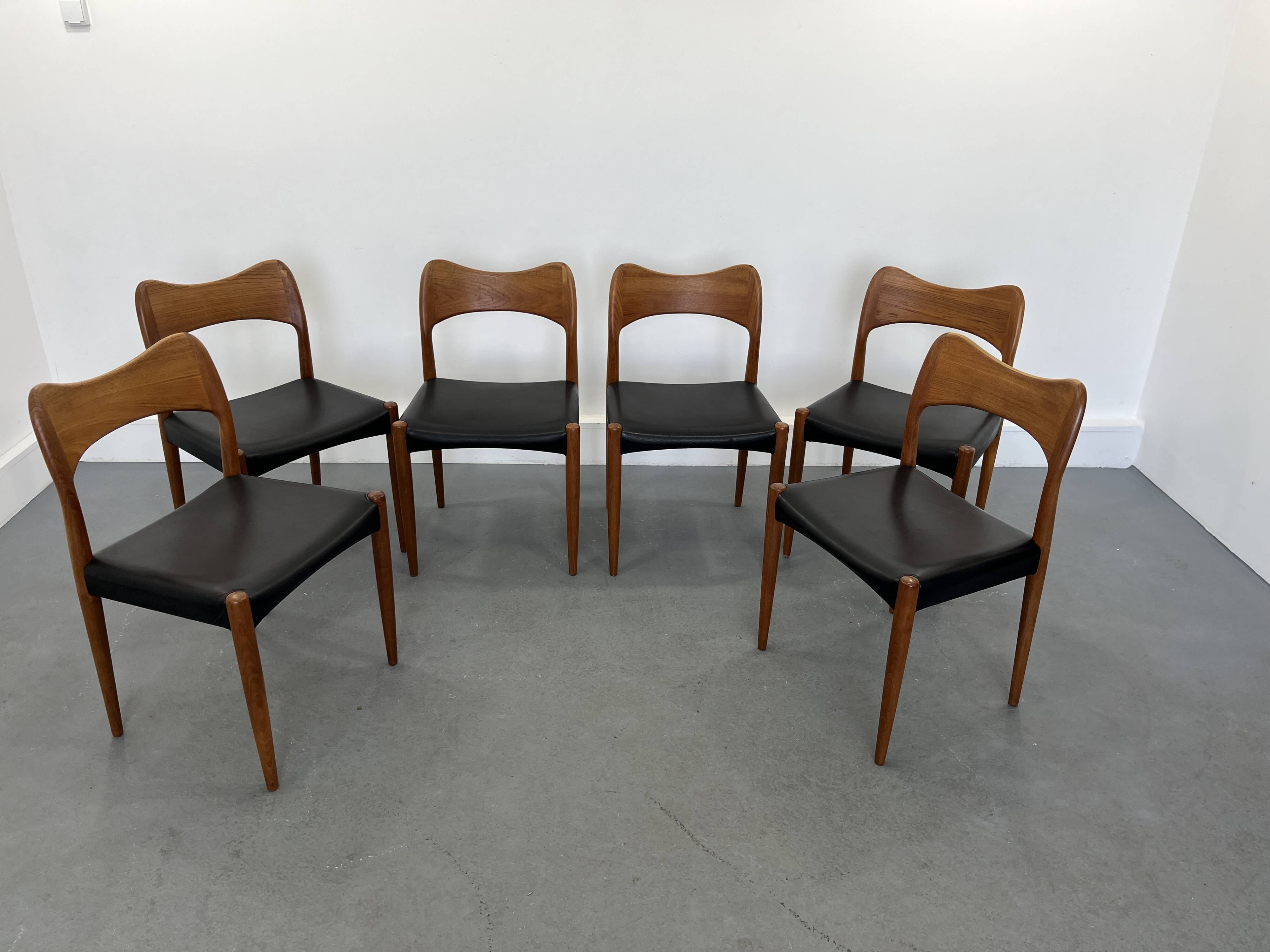 Set of 6 model 71 teak dining chairs by Niels O Møller for JL Møllers 1950s