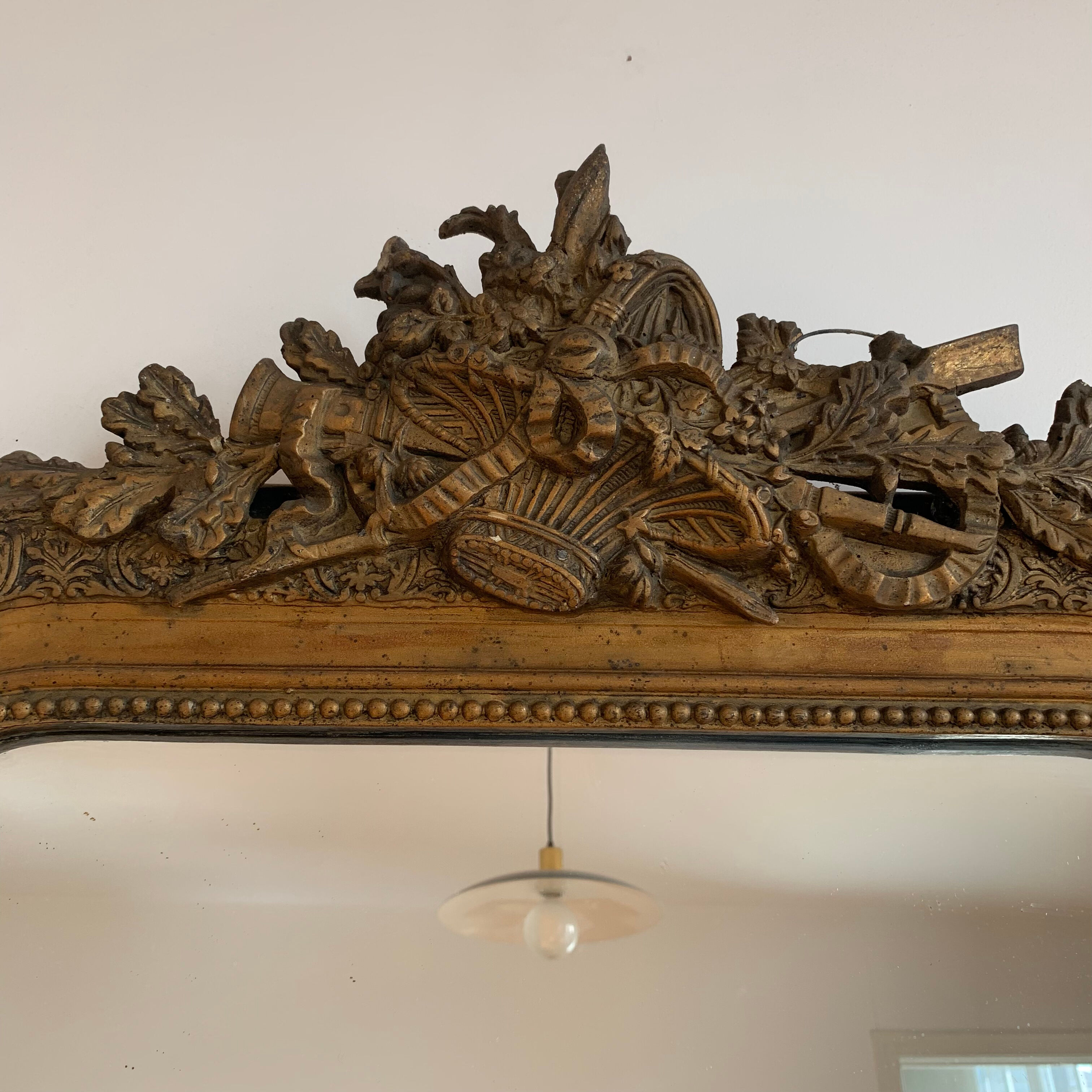 Miroir Louis Philippe patine doré et ornements
