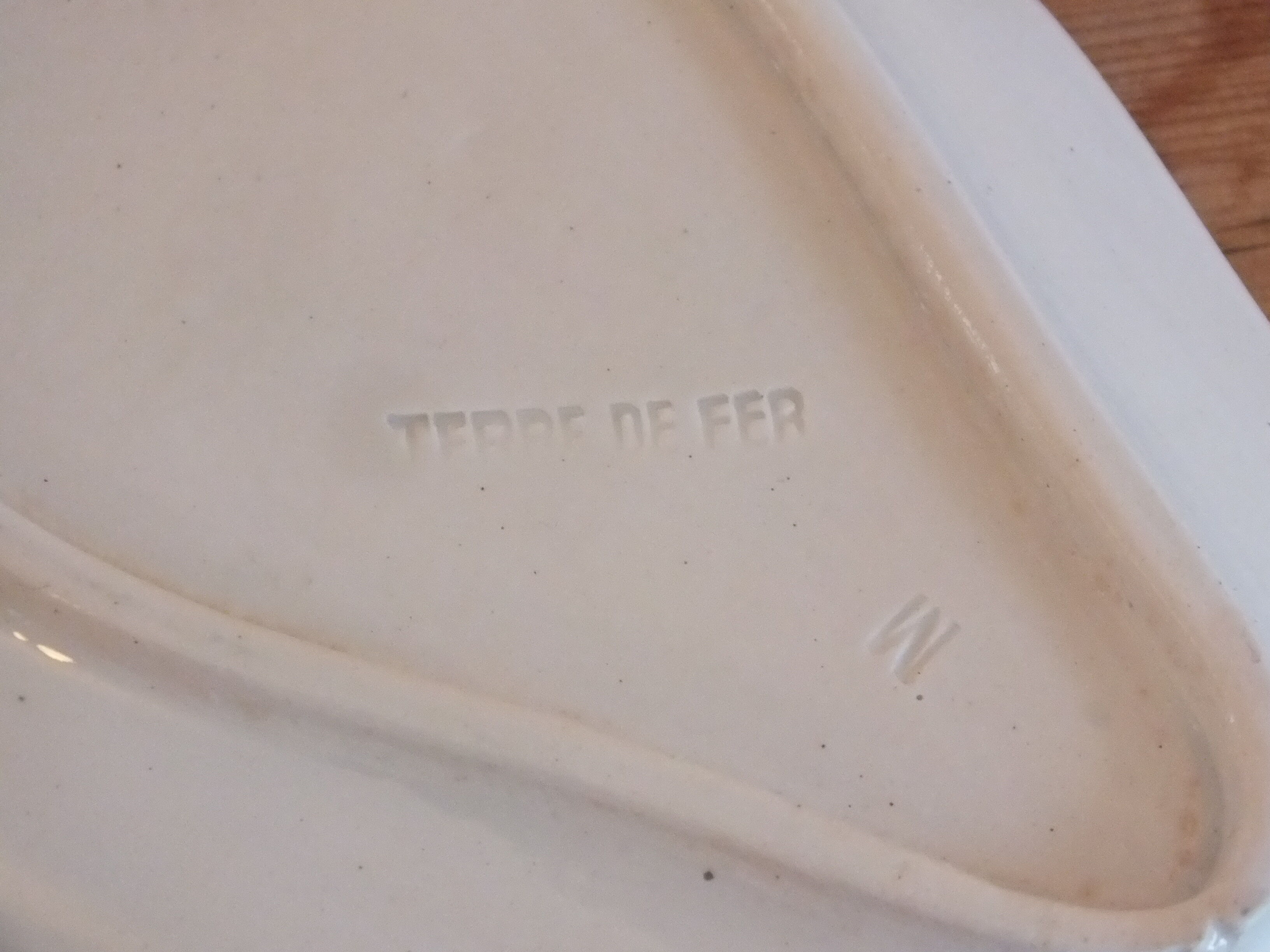 Ravier in Iron Earth blueberry décor