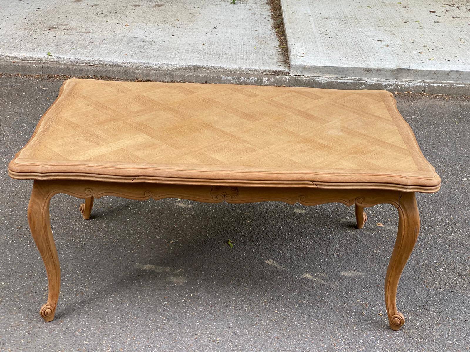Table à manger extensible Louis XV bois massif chêne et marqueterie 250cm