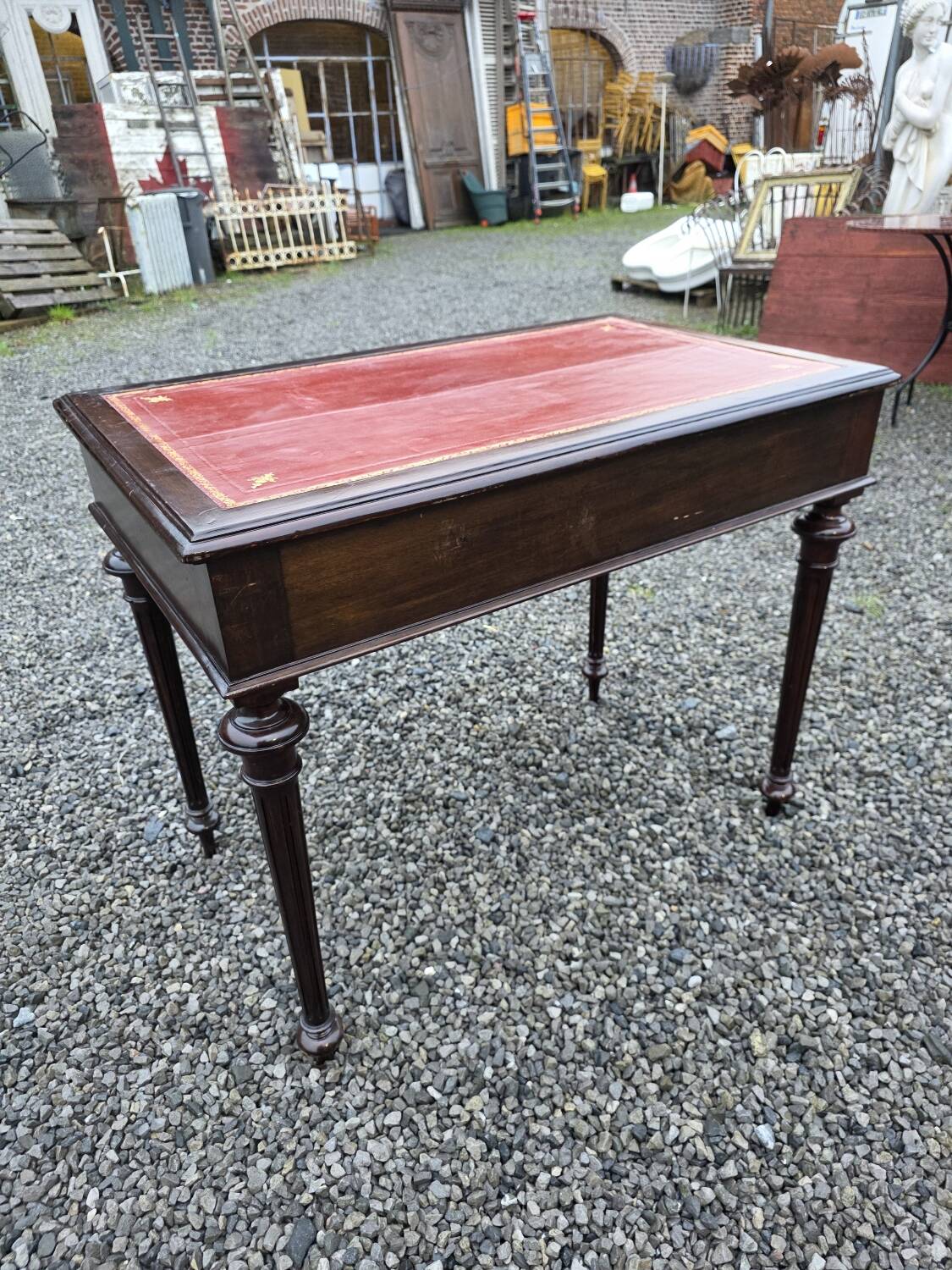 Bureau plat en acajou du XXe