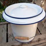 Enamelled sheet metal chamber pot / bucket