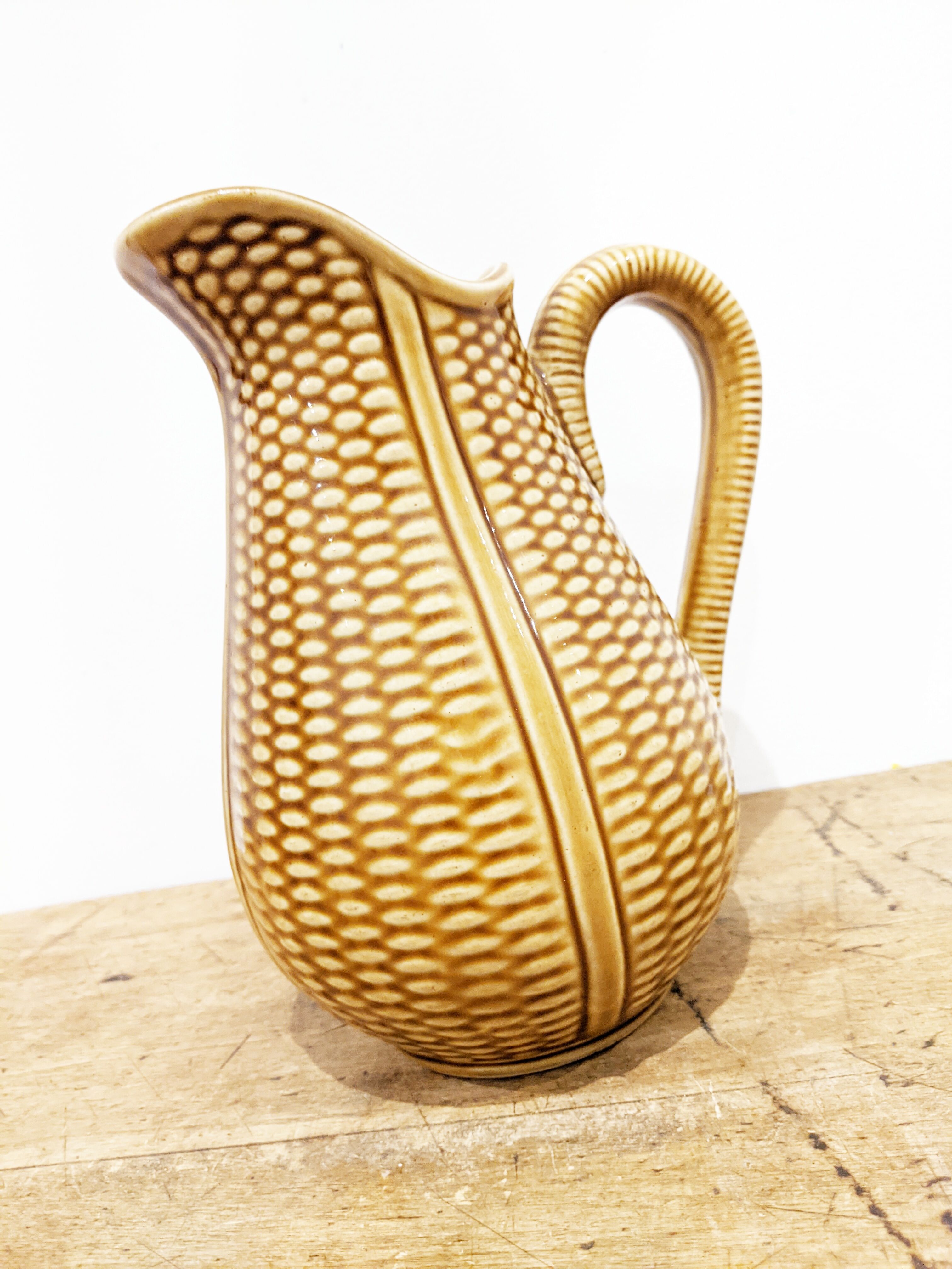 Vintage decanter ('60) pattern "grains of rice". Honey color. In perfect condition.