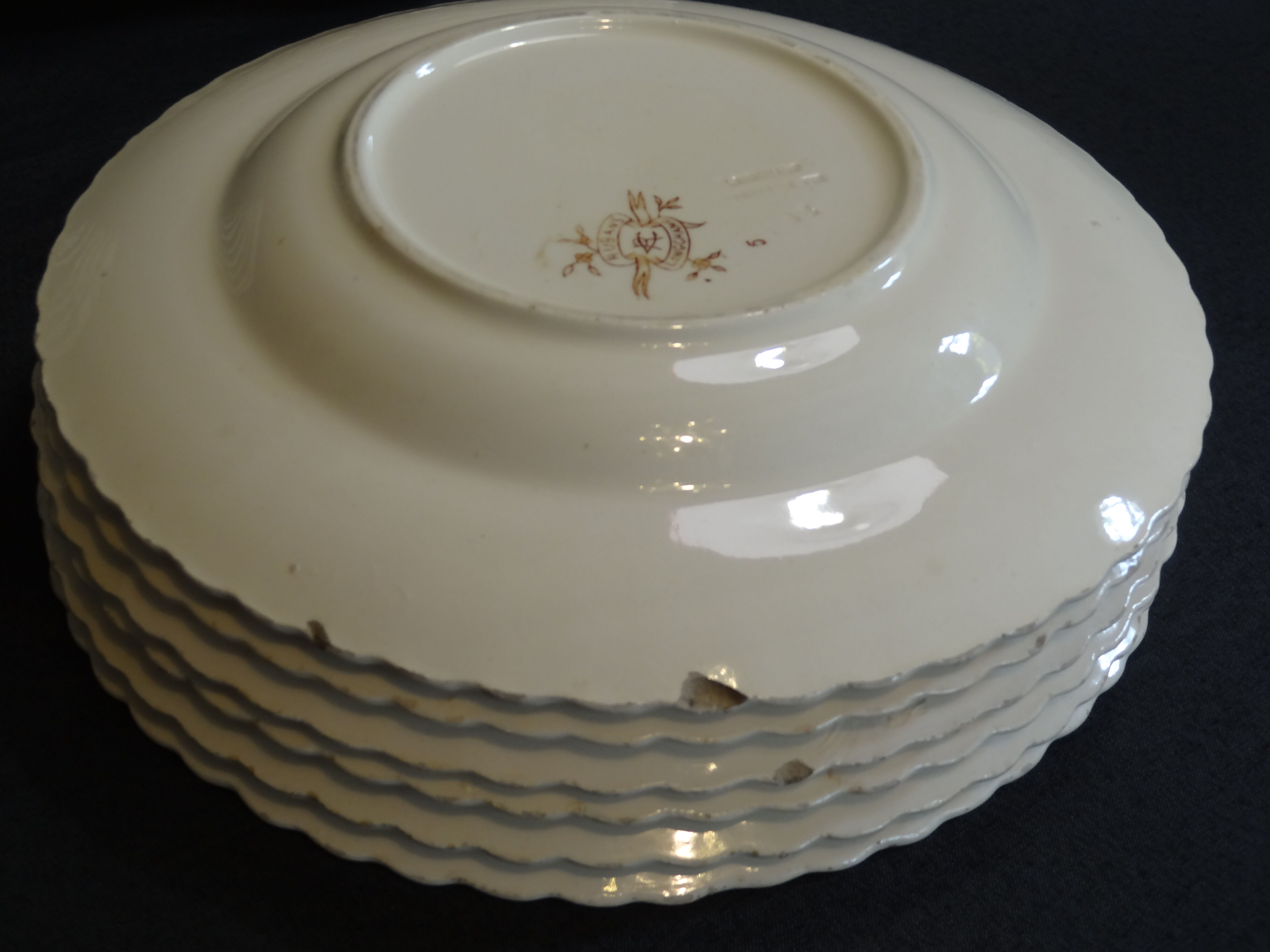 6 hollow earthenware plates Terre de fer, model Ribbons from Longchamp