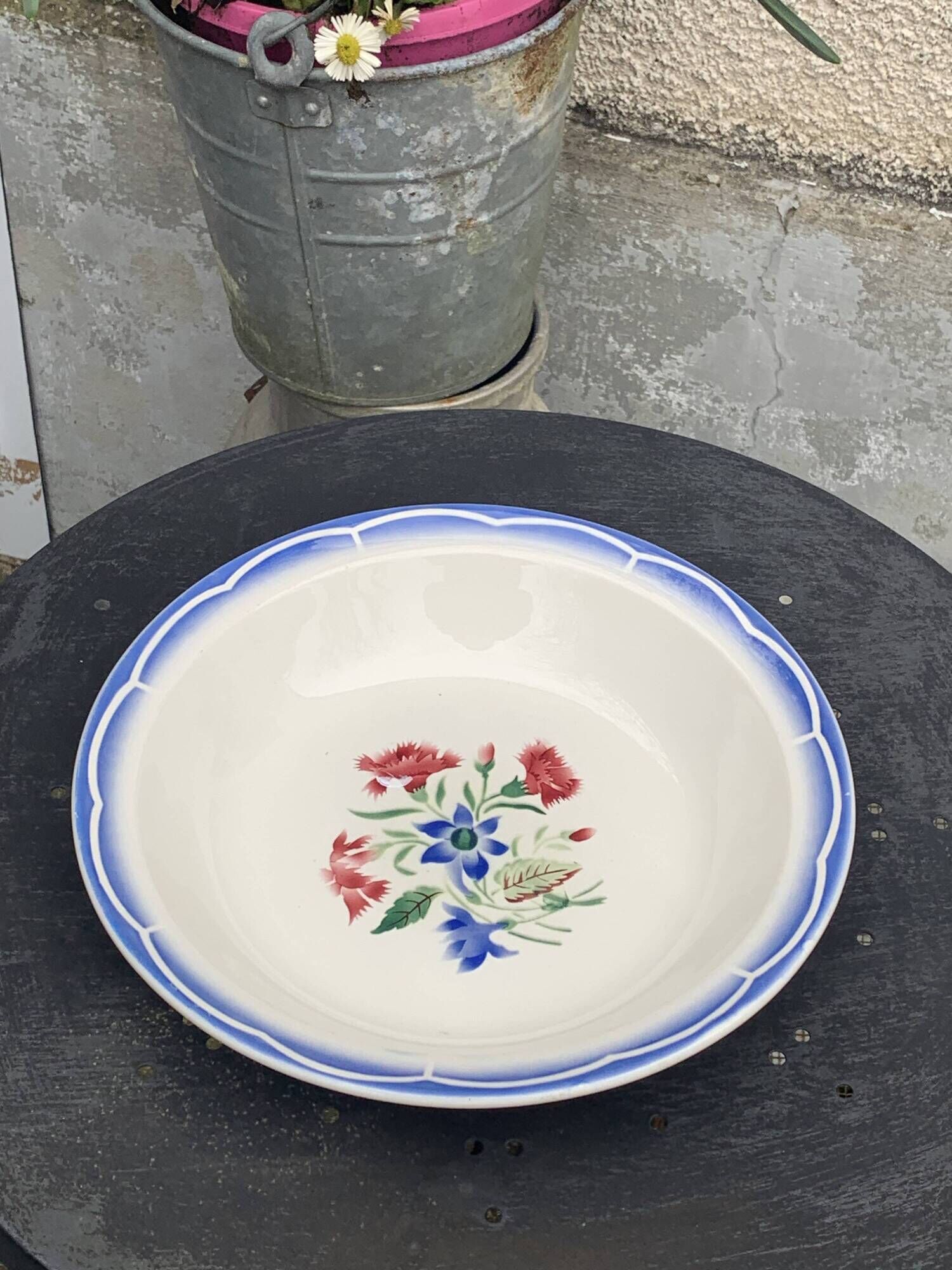 Lot composed of a deep dish and two small serving dishes, Elorn, digoin and sarreguemines model