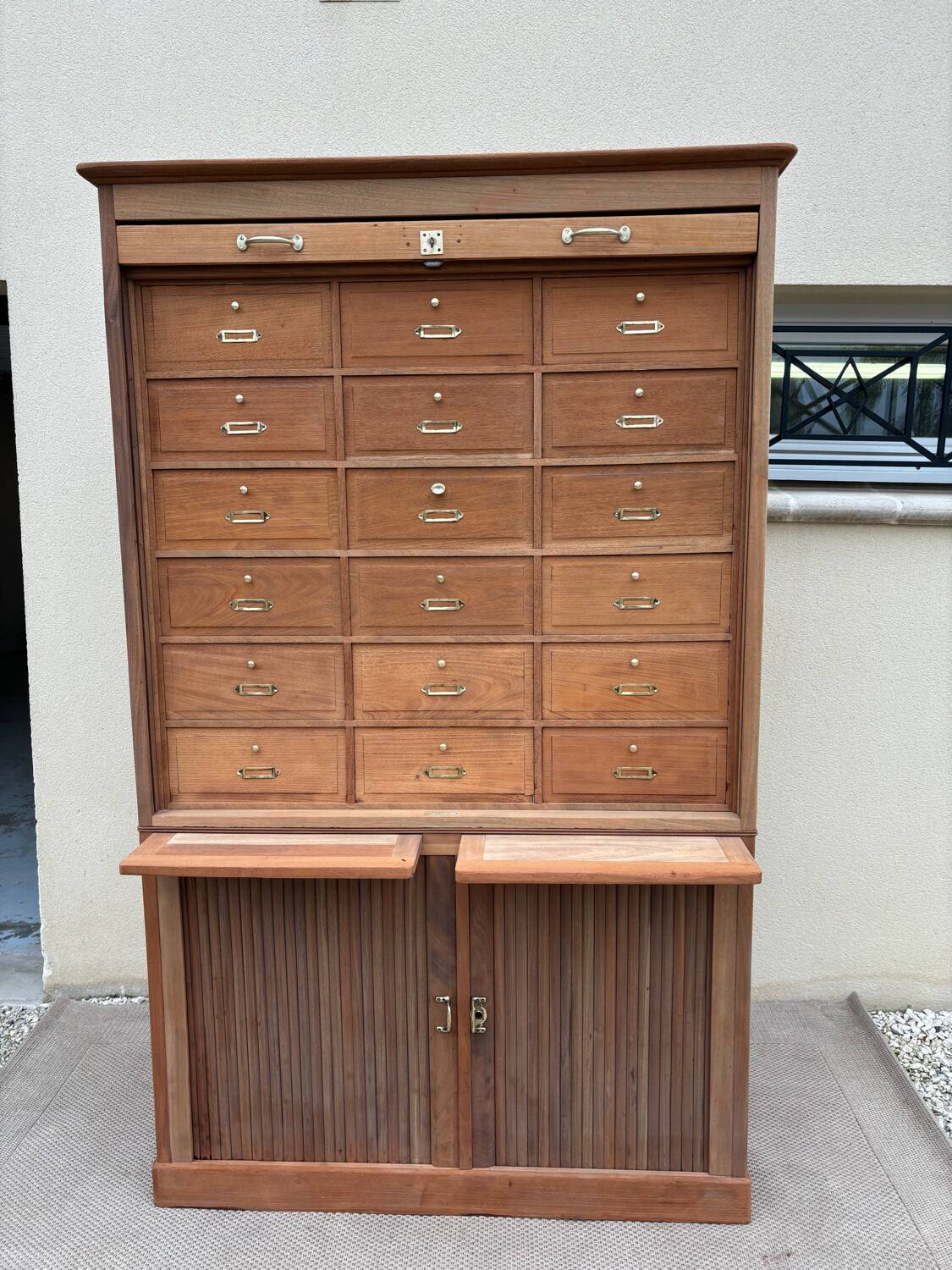 Cardboard cabinet, notary's cabinet with flaps