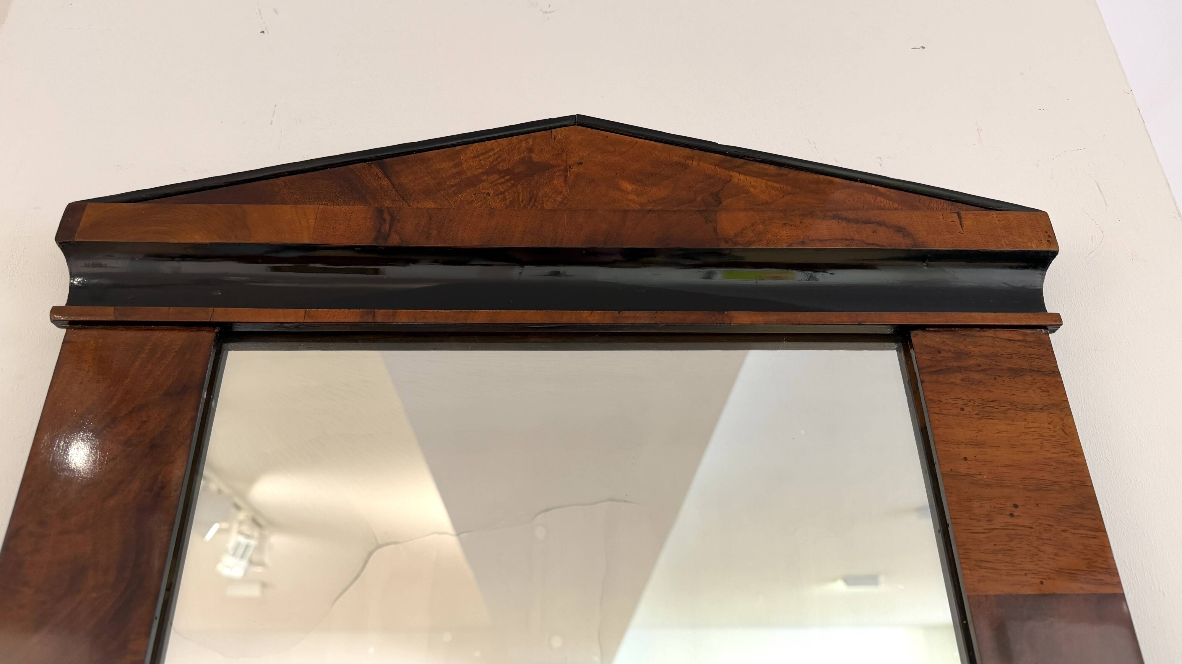 Miroir mural Biedermeier en placage de noyer, ébénisé, Autriche, vers 1820