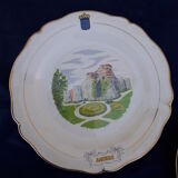 11 plates of earthenware from Gien model Châteaux de la Loire ar 22 cmmoiries diam