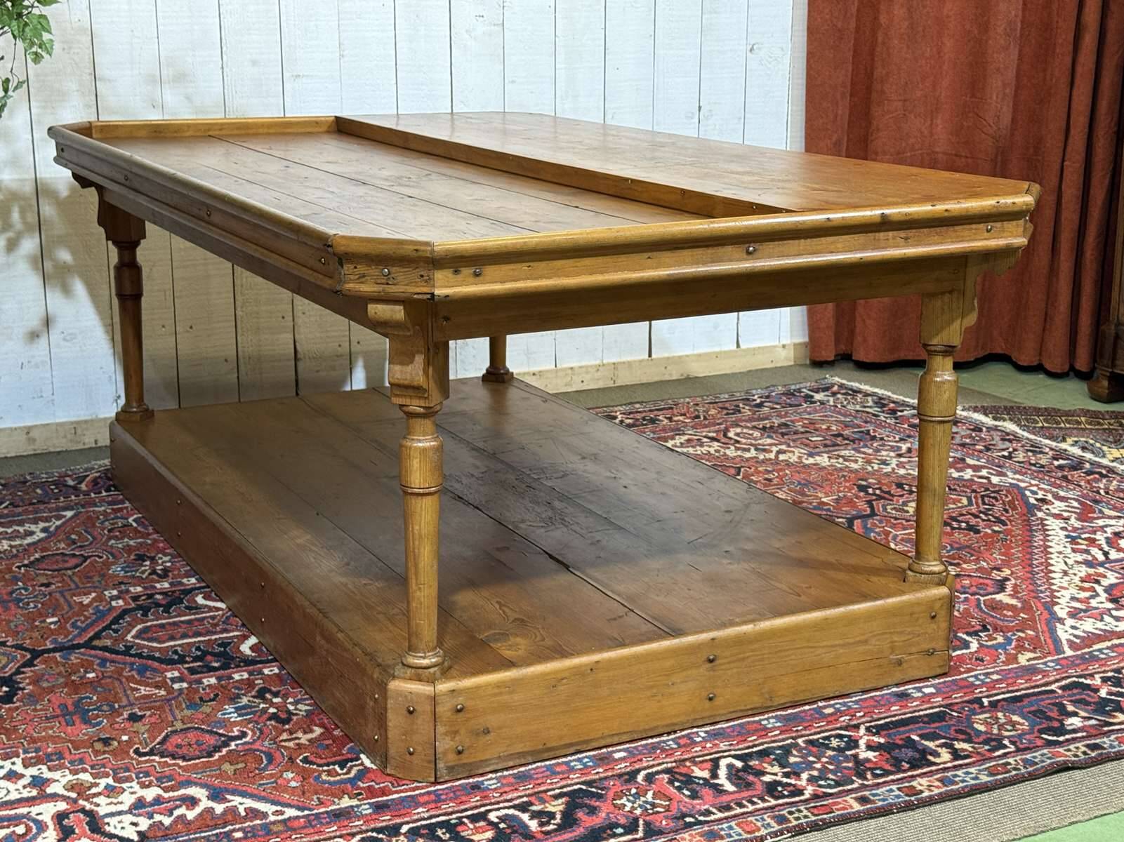 19th-century work table in English pine.