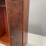 Armoire en placage de noyer restaurée d'influence Art Déco, années 1930