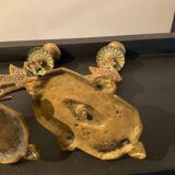 Paire d’anciens bougeoirs en bronze