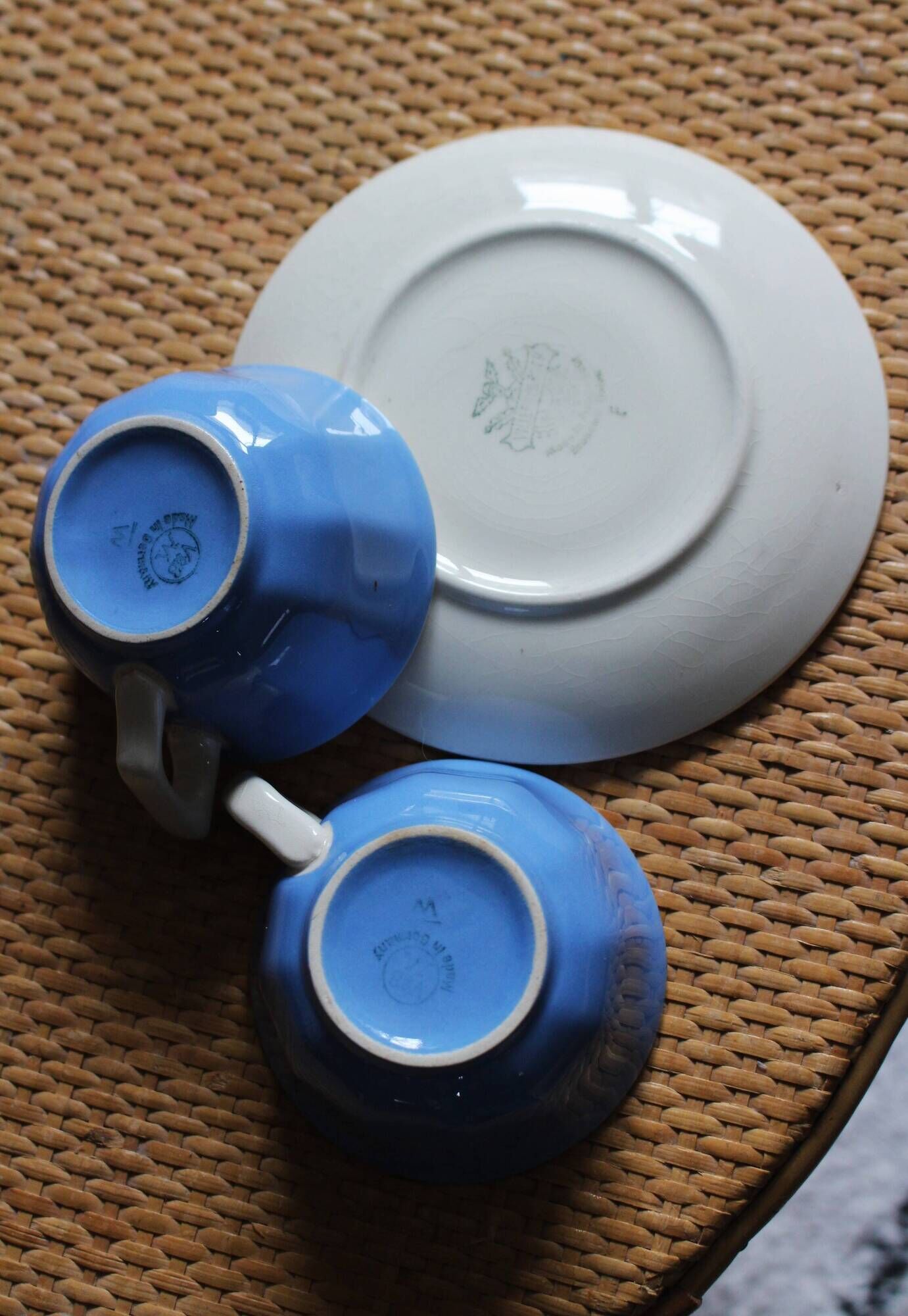 A set of 2 coffee cups + 1 blue saucer from Villeroy Boch