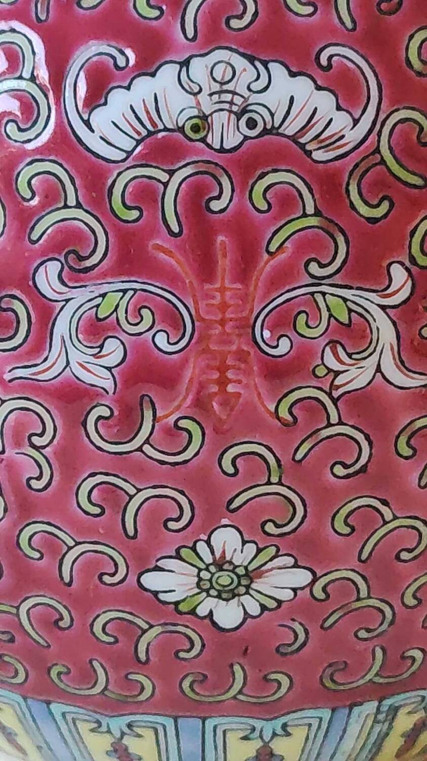 Vase with lid/Tea pot/Ginger Famille Rose, Mun Shou Rose longevity