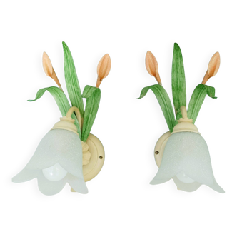 Wall lights in the shape of a tulip and foliage