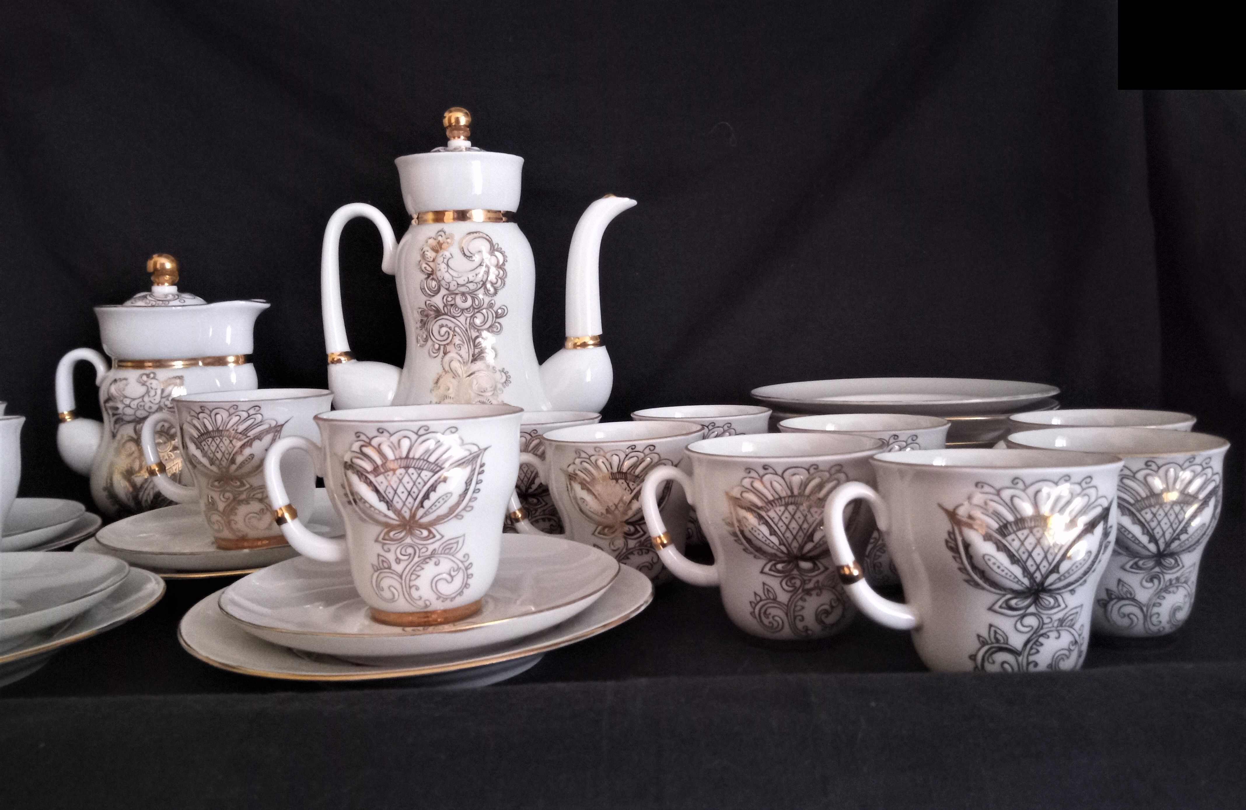 Lomonosov 29-piece porcelain coffee set, cast patterns enhanced with 24k gold