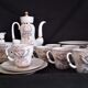 Service à café en porcelaine Lomonosov 29 pièces, motifs moulés rehaussés d'or 24 carats