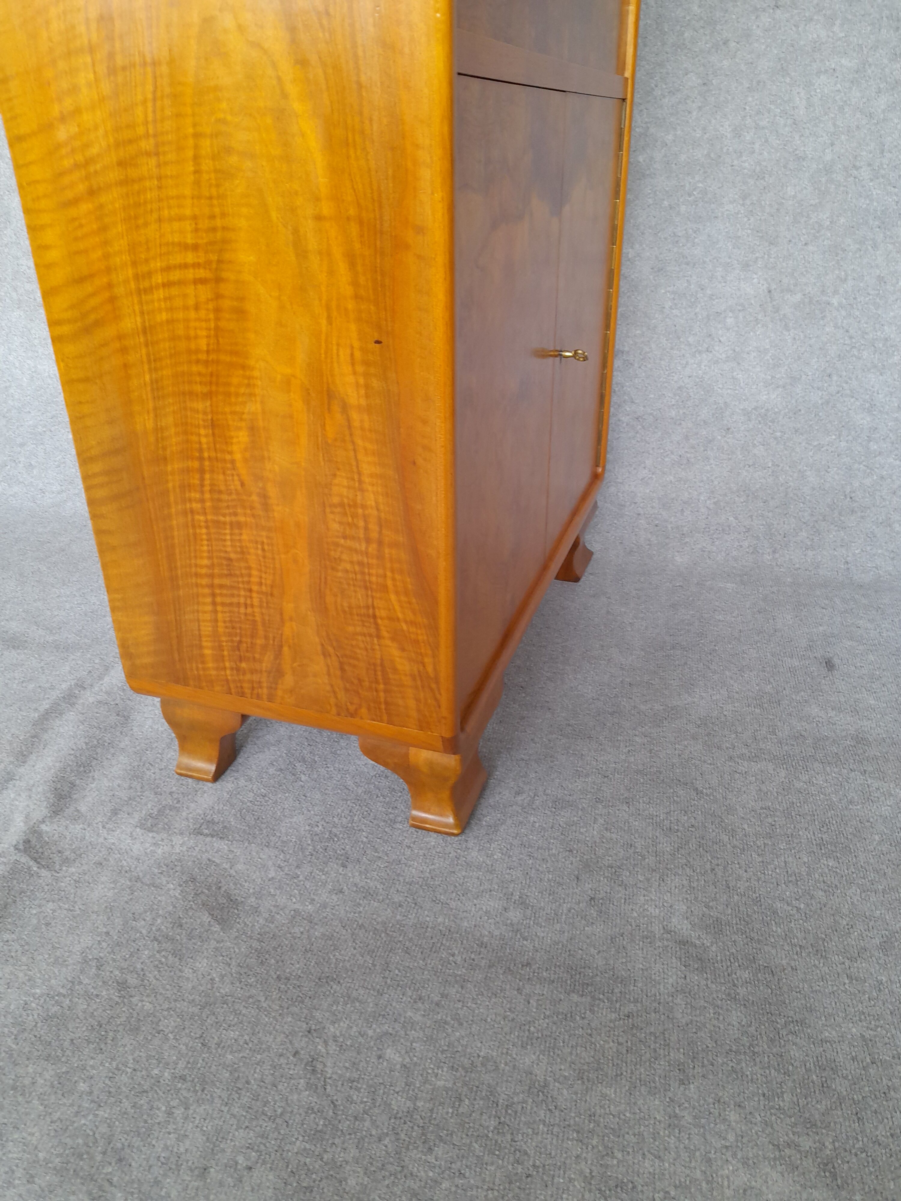 Art Deco secretary in walnut and walnut bramble