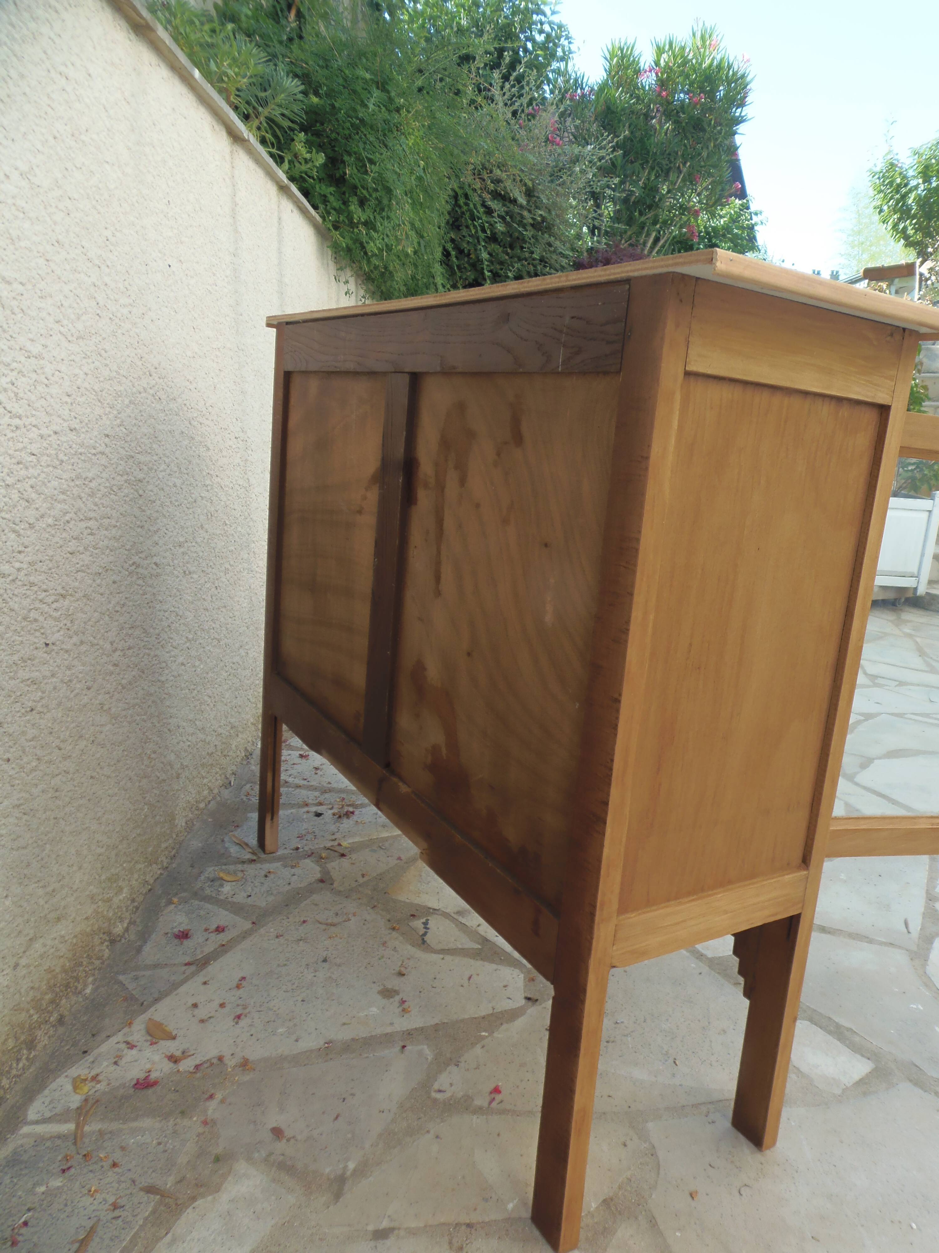 Art Deco sideboard in wood, with 2 glass doors.