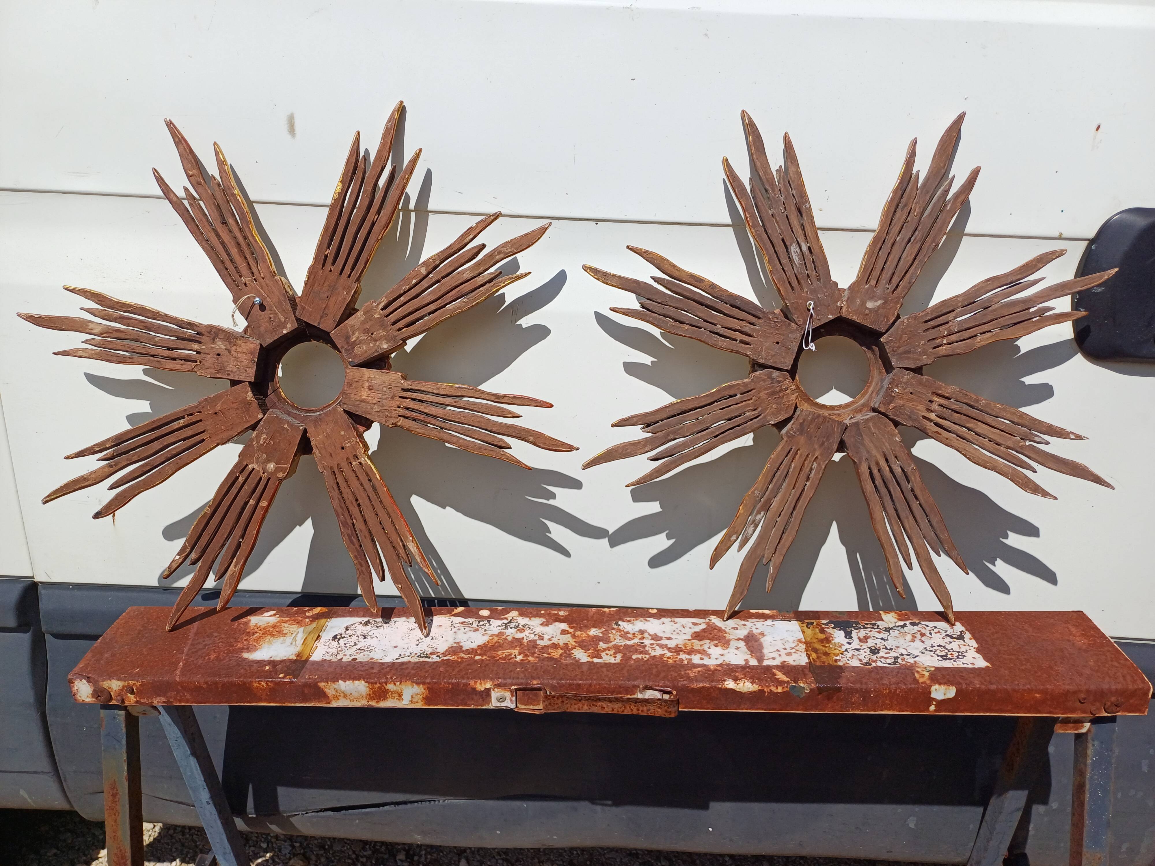 2 miroirs soleil bois et stuc doré