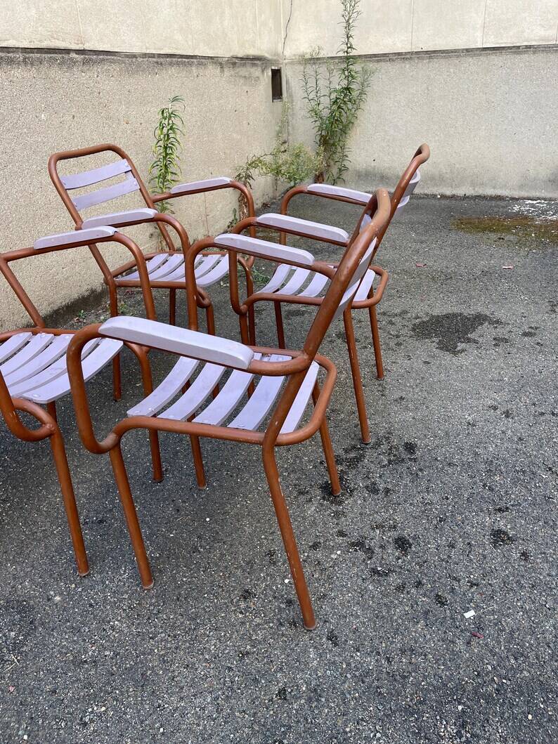 4 Chaises style tolix vintage -en métal et bois. 1950s. Vintage français. - jolie patine - intérieur ou extérieur couvert - peinture