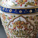 Hindu marble vase with floral decoration and gold leaf, in a box. Height 20 cm.
