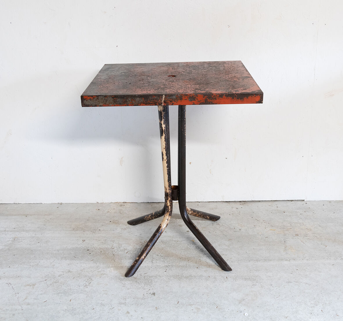 Metal bistro table Tolix circa 1950