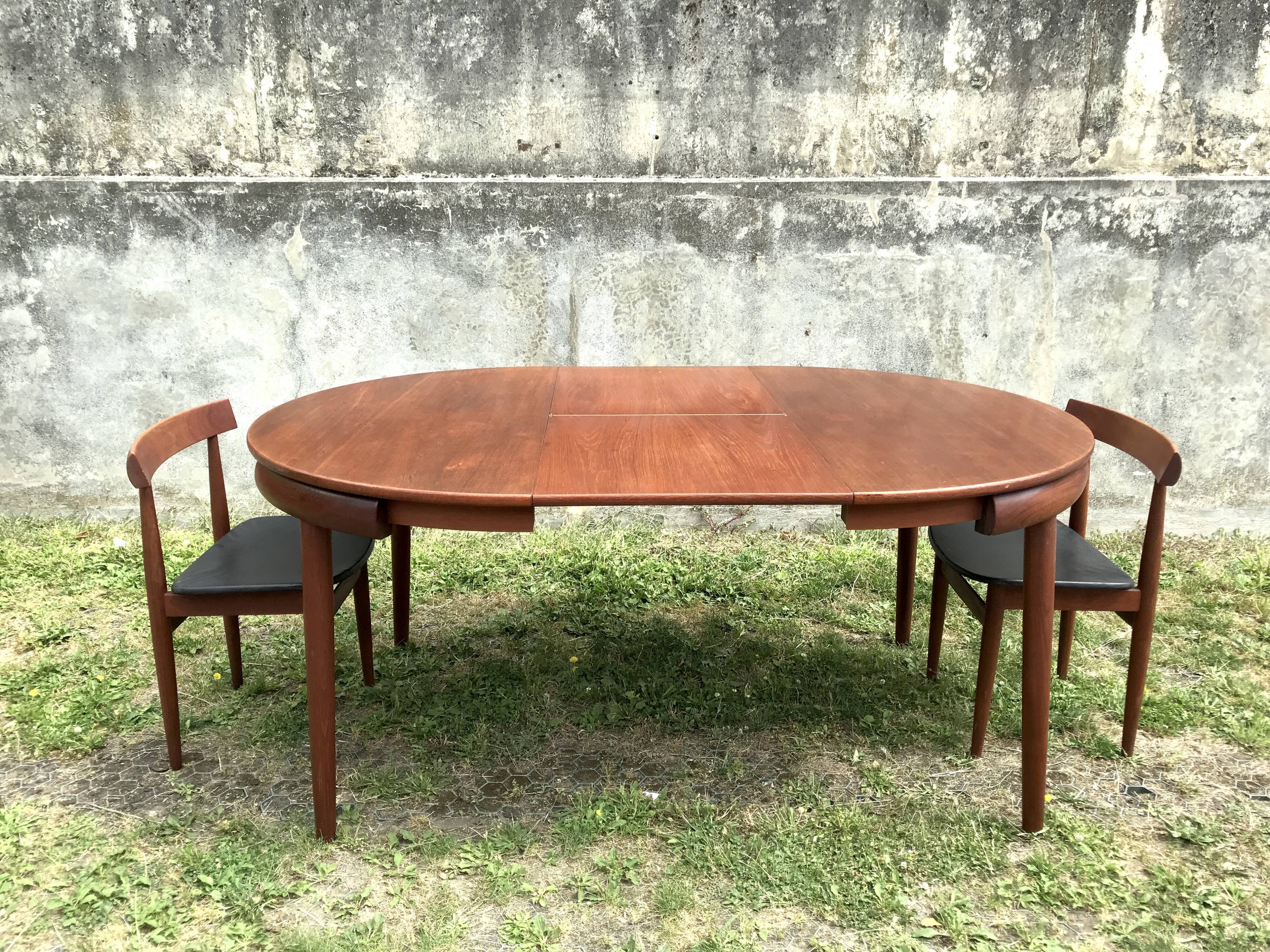 Table and 2 chairs Hans Olsen