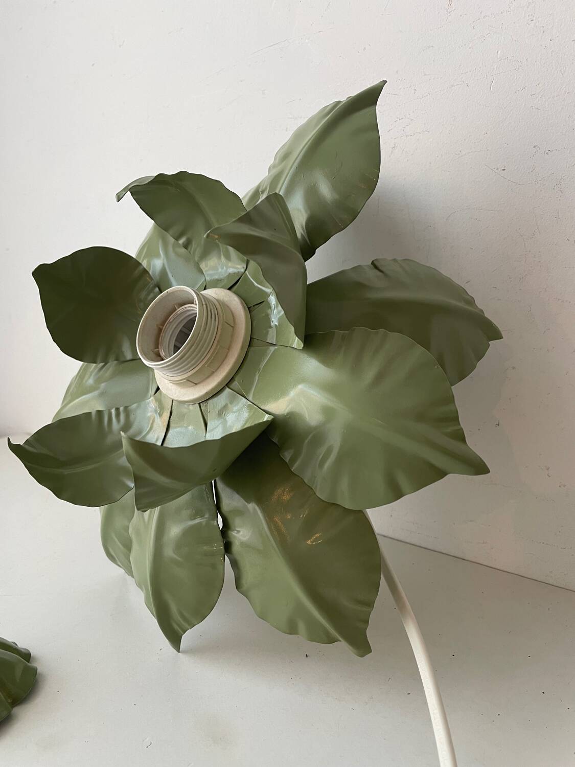 Green metal leaf wall light