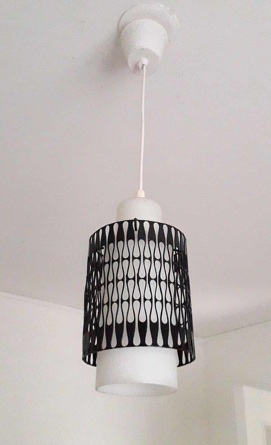 Suspension en opaline années 60