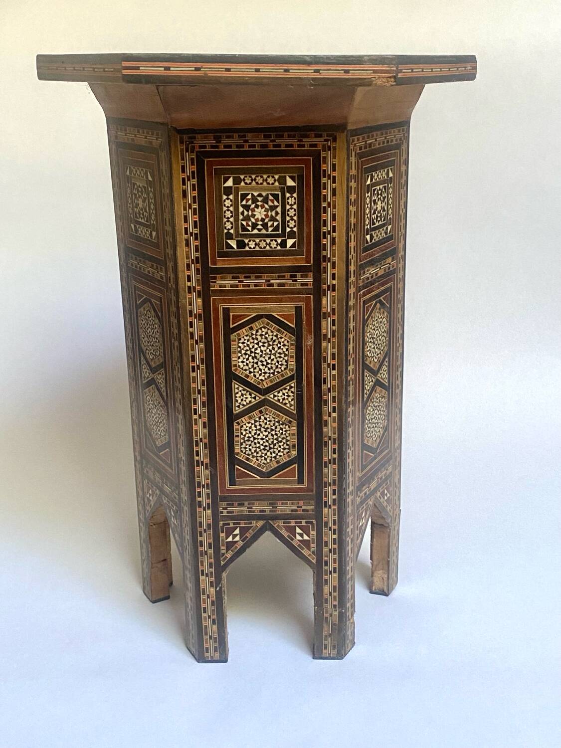 Oriental pedestal table (Syria) in micromozaic (bone, mother-of-pearl)