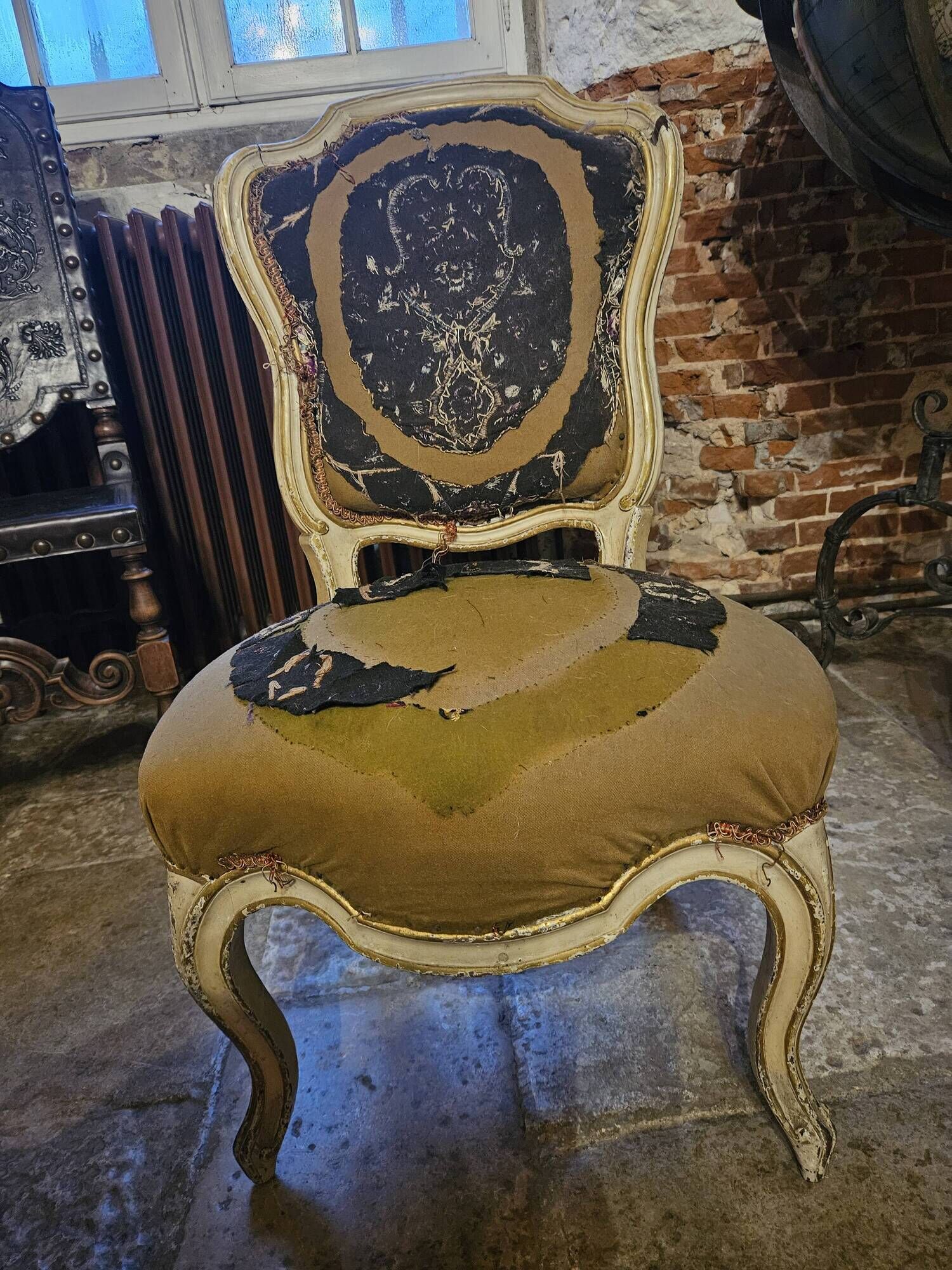 Chaise Louis XV authentique – XVIIIᵉ siècle – bois sculpté, à restaurer