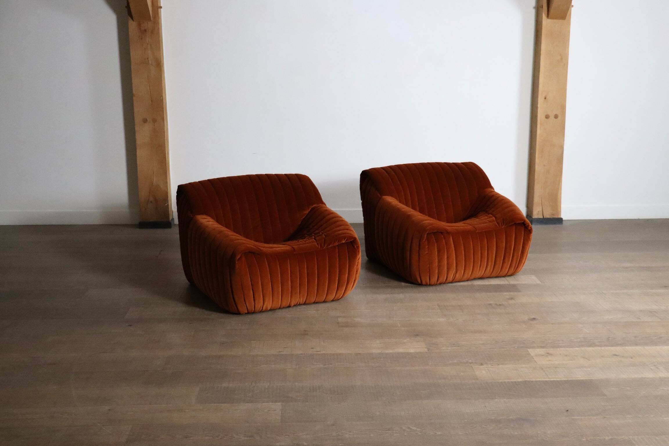 Pair of Cinna Sandra lounge chairs in velvet by Annie Hieronimus, 1970s
