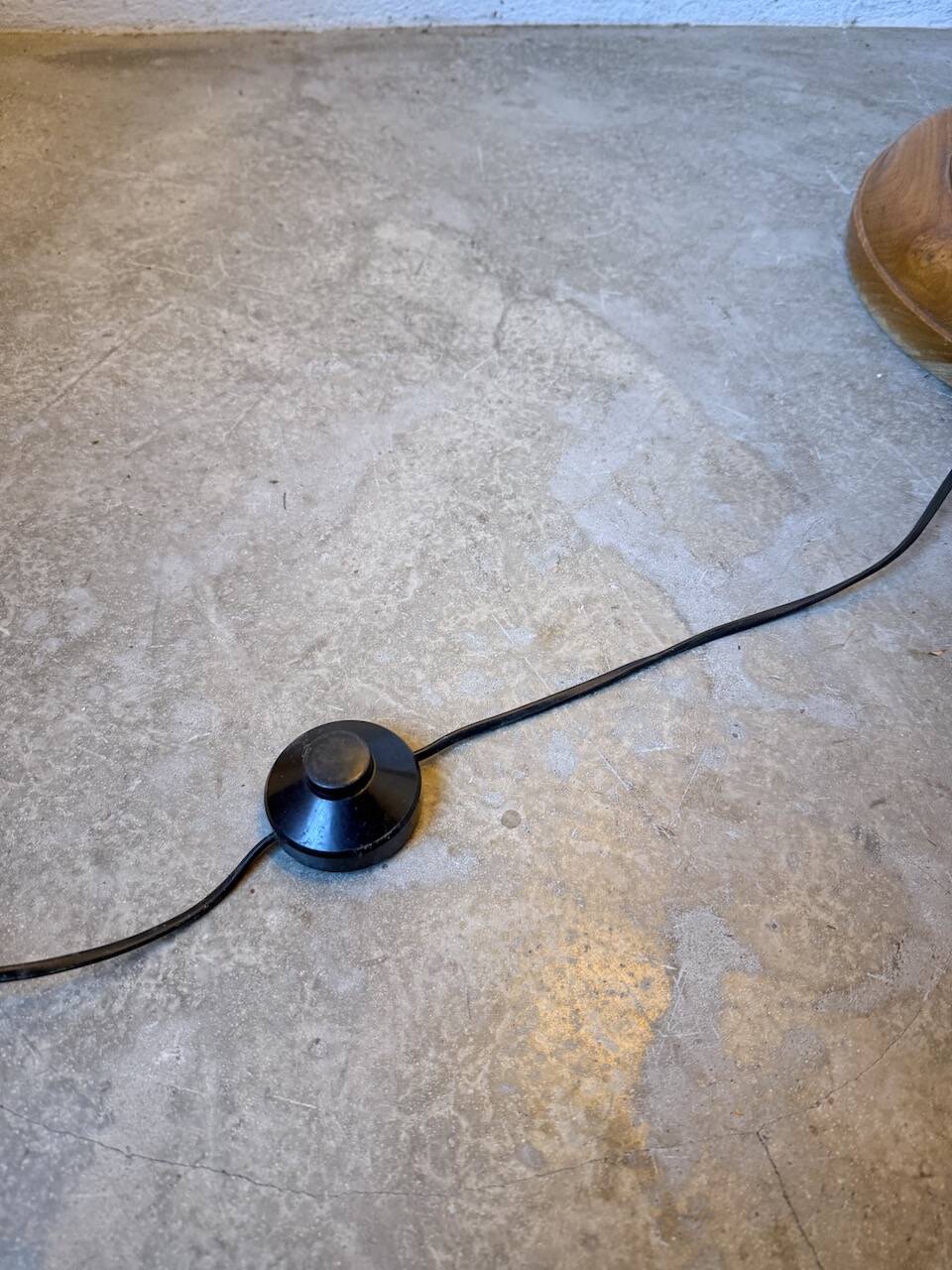 Ornamental floor lamp with "flower" patterns from the 1970s.