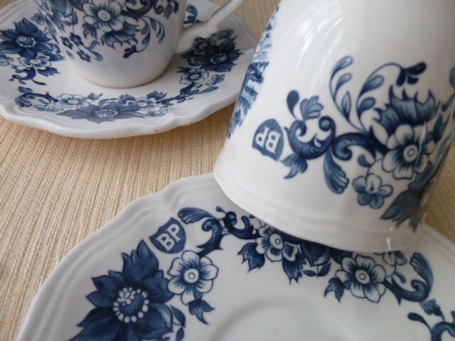 Set of 4 coffee cups in faience of Sarreguemines