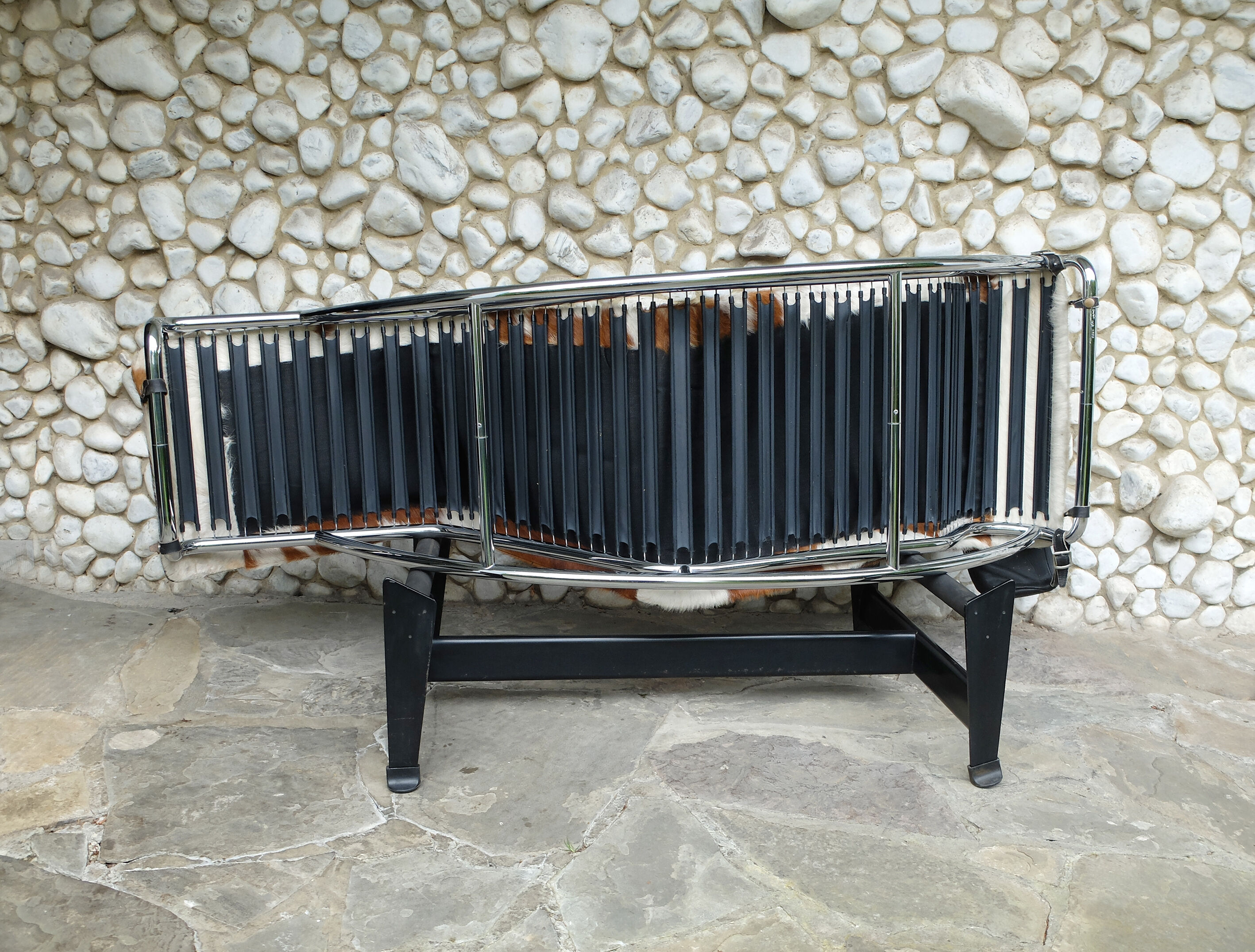 Lounge chair LC4 Cassina by Charlotte Perriand, Le Corbusier and Pierre Jeanneret Vintage 1960s